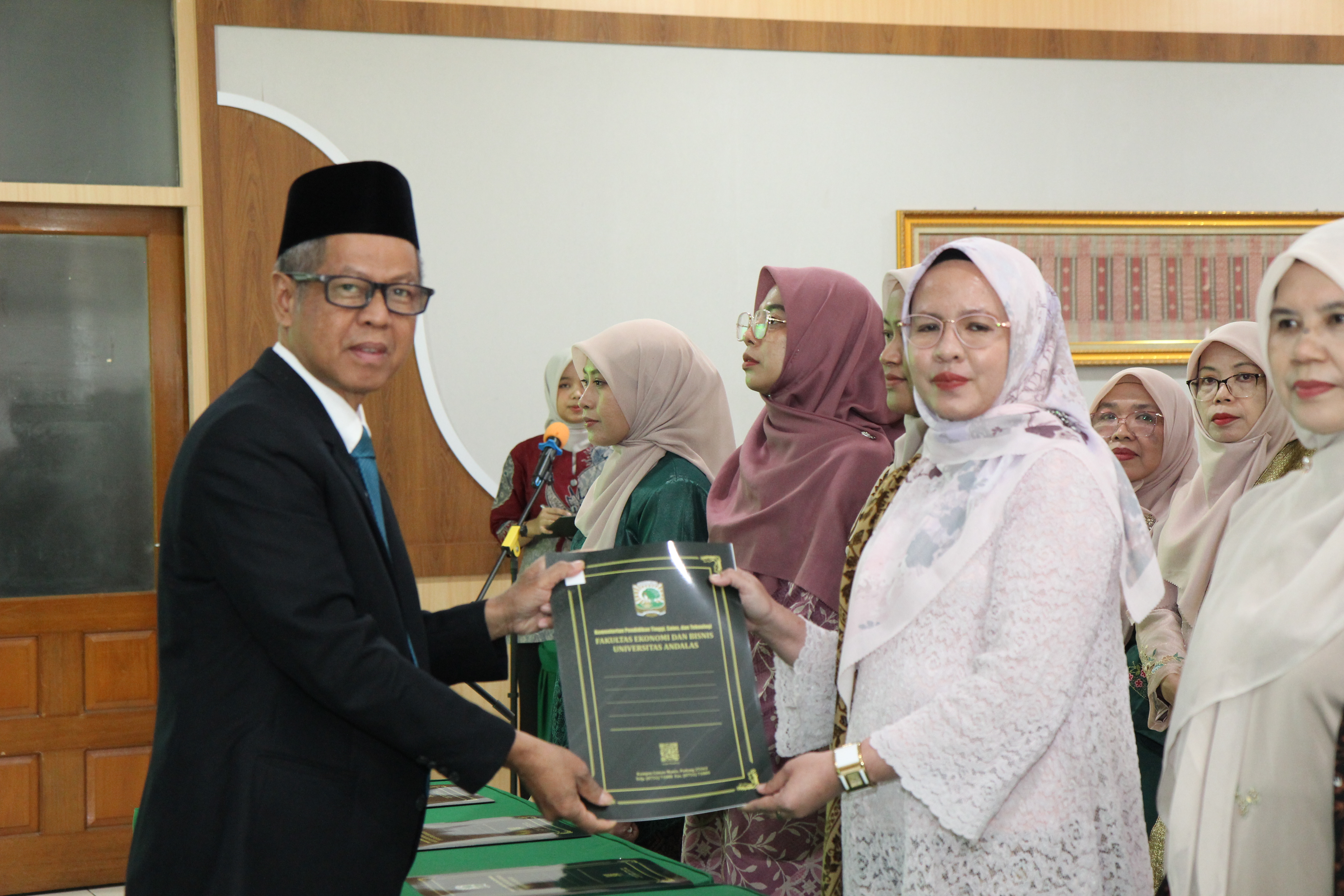 Dekan Melantik Pejabat Baru Departemen Ekonomi FEB Universitas Andalas