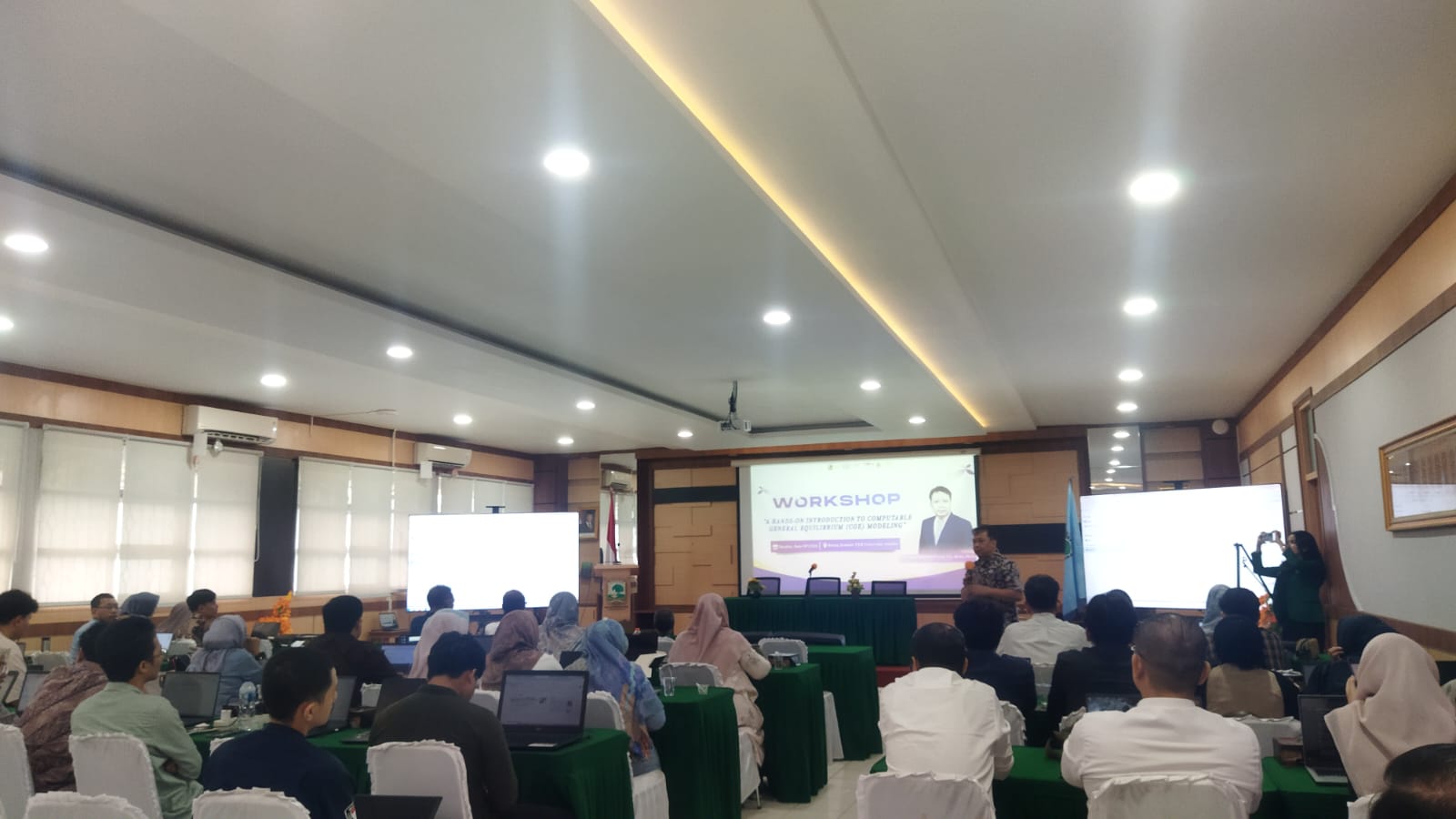 Departemen Ekonomi FEB UNAND Gelar Workshop Untuk Meningkatkan Kompetensi Akademik Mahasiswa dan Dosen